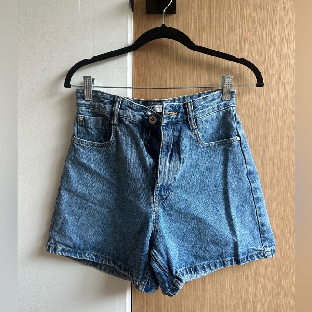 Zara size 4 high waisted mom jean shorts